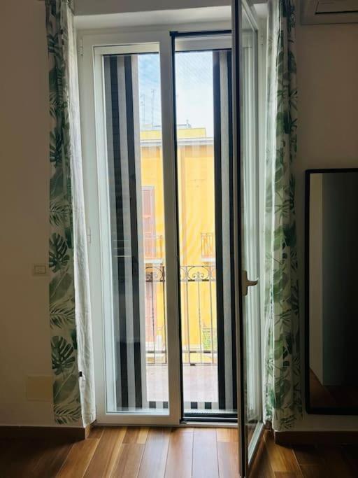 Trilocale Centrale Vista Mare - Mira'S Home Bari Esterno foto