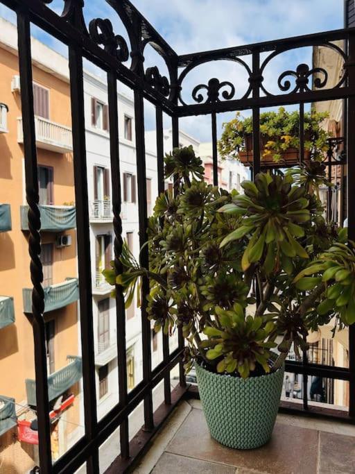 Trilocale Centrale Vista Mare - Mira'S Home Bari Esterno foto
